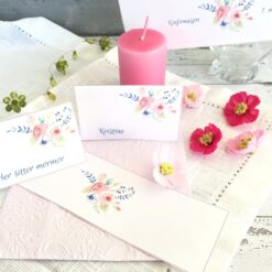 Blomstrende bordkort og serviettringer - redigerbar tekst