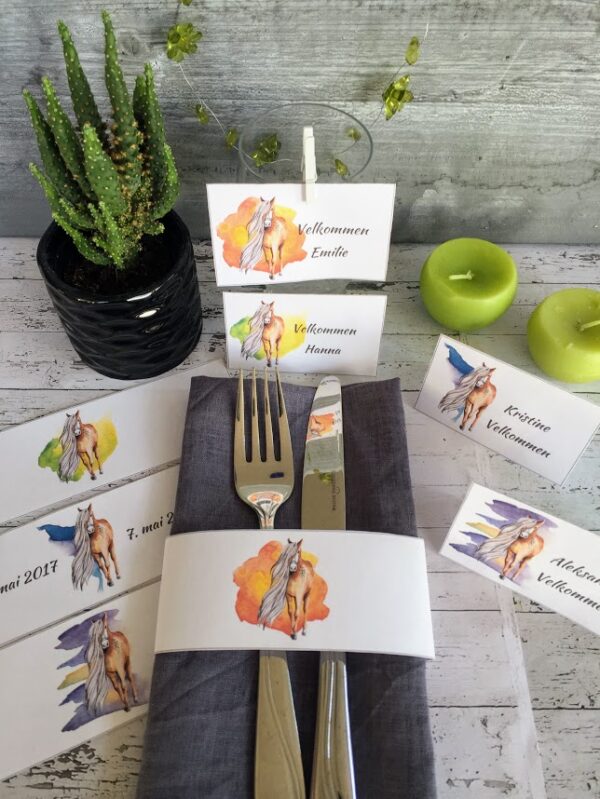 Skjønne bordkort med hester og flotte farger - serviettringer - redigerbar tekst